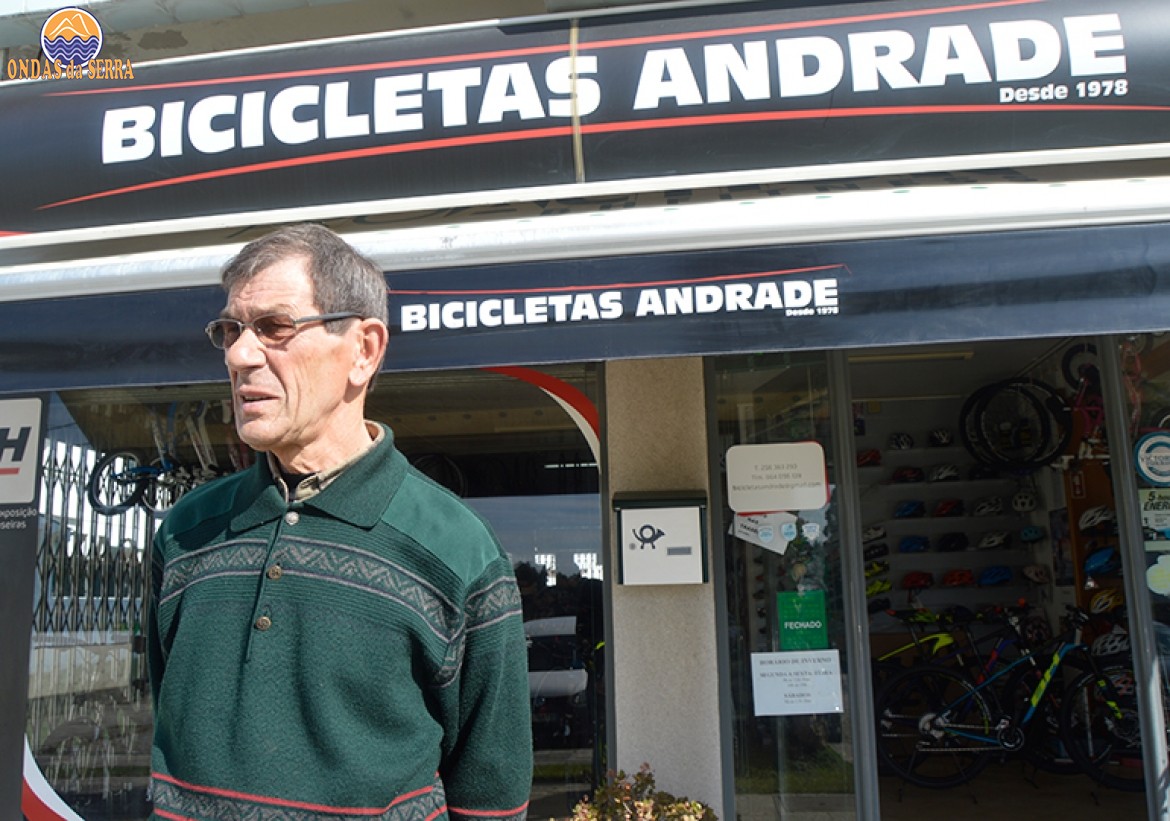 Joaquim Andrade | Ex-ciclista em frente à sua loja em Travanca - Santa Maria da Feira