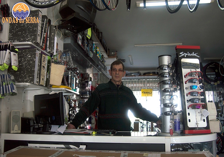 Joaquim Andrade | Ex-ciclista no interior da sua loja em Travanca - Santa Maria da Feira Joaquim Andrade | Ex-ciclista no interior da sua loja em Travanca - Santa Maria da Feira