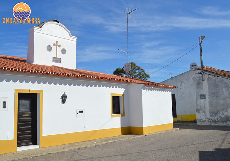 O que fazer no alentejo - Casa e chaminé tipicas na aldeia de Motrinos - Reguengos de Monsaraz - Évora