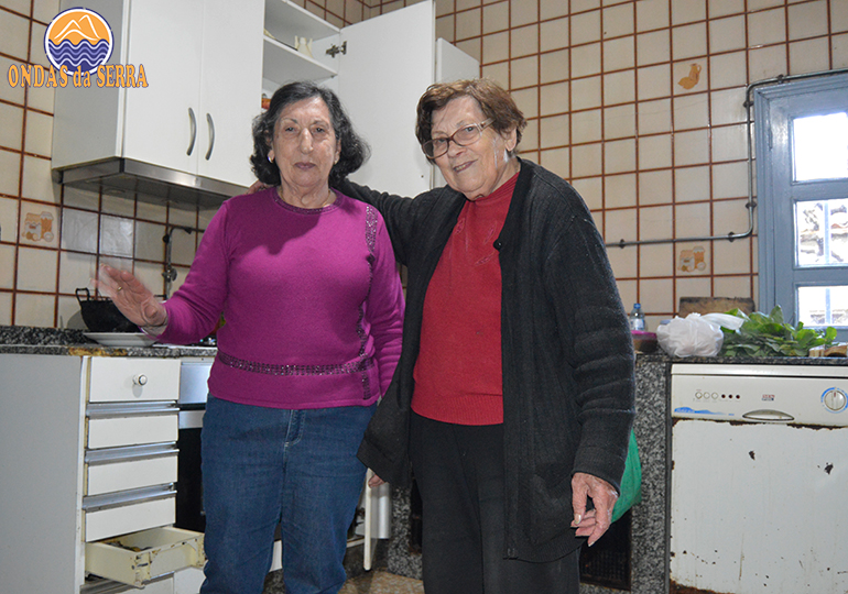 Carmina San Pedro, com 80 anoas e prima Avelina San Pedro, com 70 anos - Casa Carmina - Vilar do Barrio