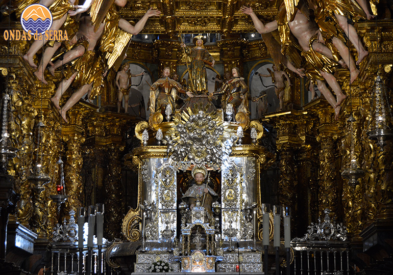 Catedral de Santigo de Compostela - altar-mor com a imagem do Santo Santiago