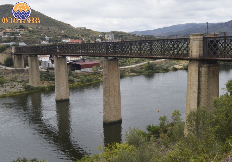 Antiga ponte desativada no Pocinho da linha férrea do Douro