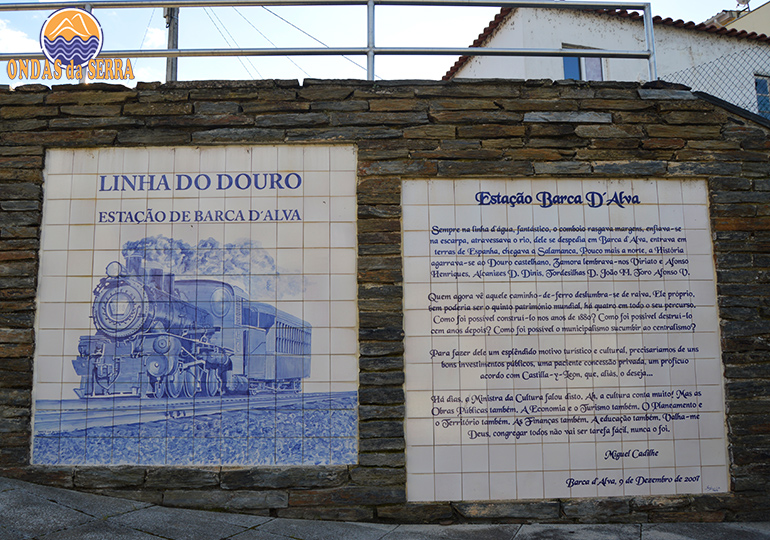Painel de azulejos em Barca d'Alva da Linha Férrea do Douro