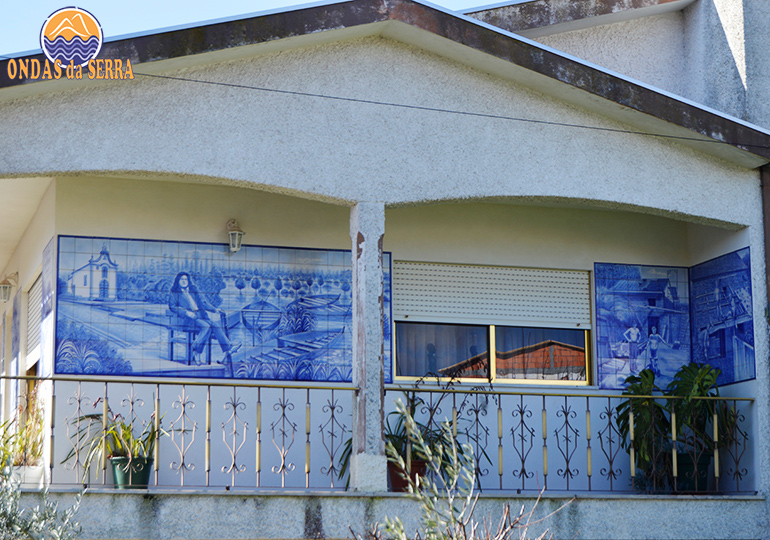 Os azulejos da casa do Emigrante Francês