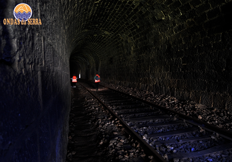 Camino de Hierro de La Fregeneda por túneis e pontes vertiginosos
