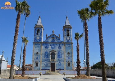 Igreja Santa Marinha de Cortegaça com sagrados azulejos